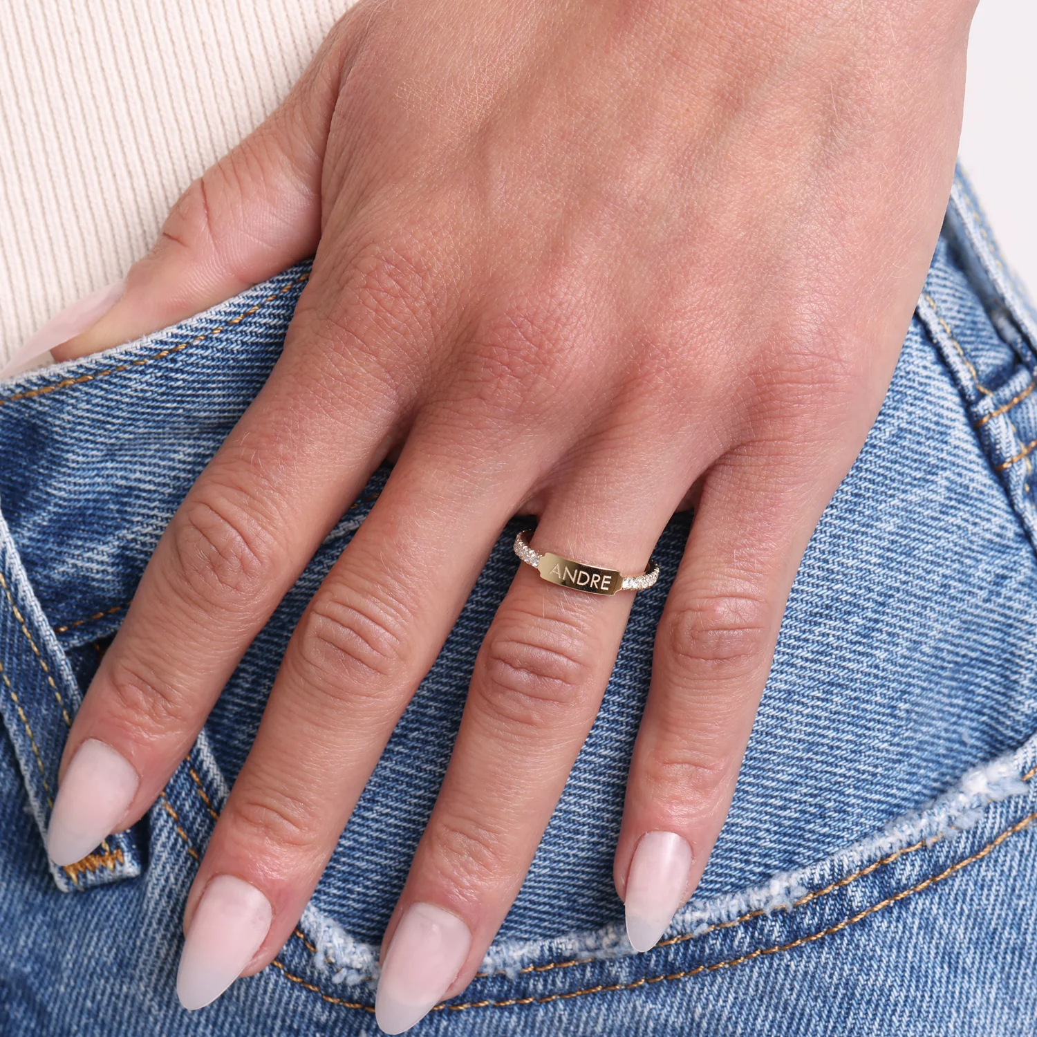 Moyen Diamond U-Pave Engraved Ring - Image 9