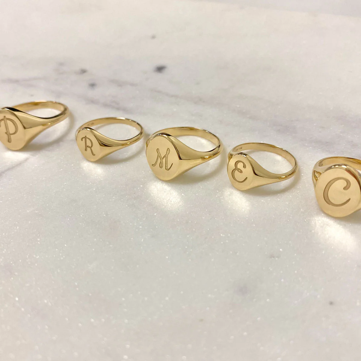 Moyen Oval Signet Ring - Image 5